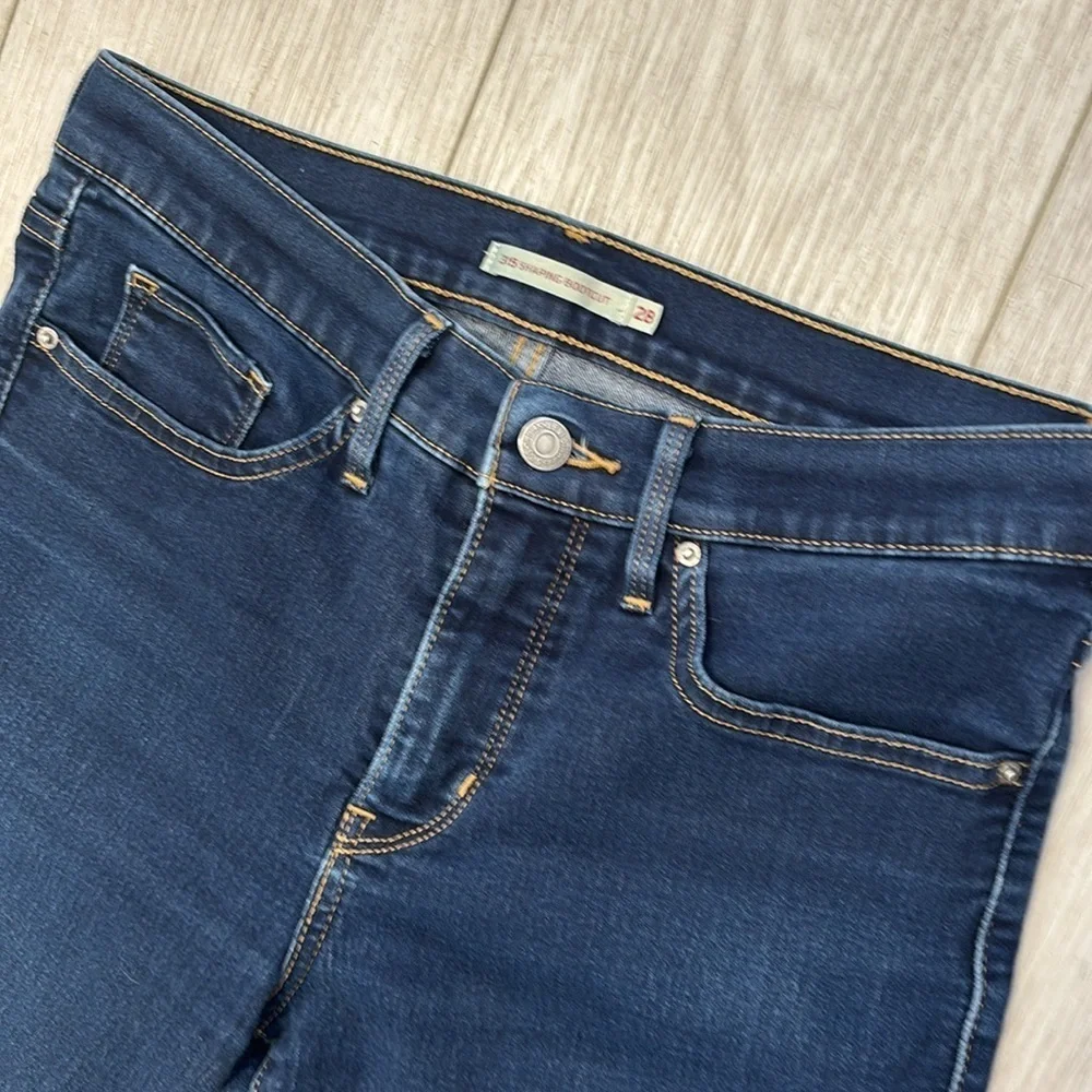 Levi’s 315 Shaping Bootcut in Dark Wash size 28